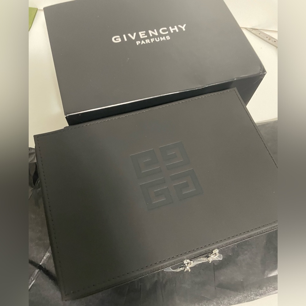 Givenchy makeup box - Picture 3 of 14